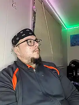 Snapshot of Spunonymous chatting on February 25, 2:14 am Spunonymous online show from February 25, 2:14 am