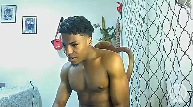 Snapshot of andrews2399 chatting on February 16, 9:59 pm andrews2399 online show from February 16, 9:59 pm