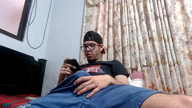 Snapshot of gollfather13 chatting on March 15, 3:27 pm gollfather13 online show from March 15, 3:27 pm