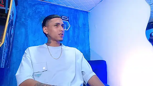 Snapshot of Liam_lee chatting on February 25, 1:17 pm Liam lee online show from February 25, 1:17 pm