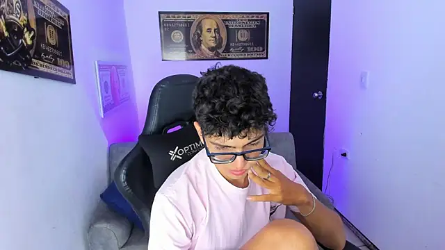 Snapshot of TylerWhite_ chatting on March 2, 2:51 am TylerWhite online show from March 2, 2:51 am