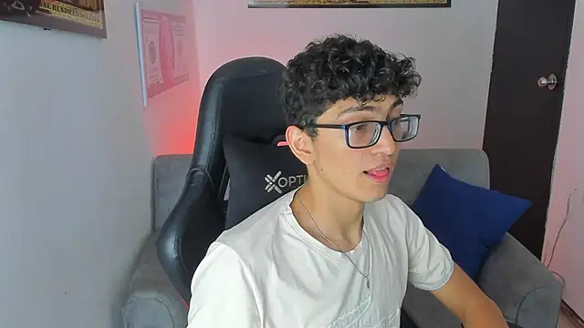 Snapshot of TylerWhite_ chatting on February 14, 2:50 am TylerWhite online show from February 14, 2:50 am