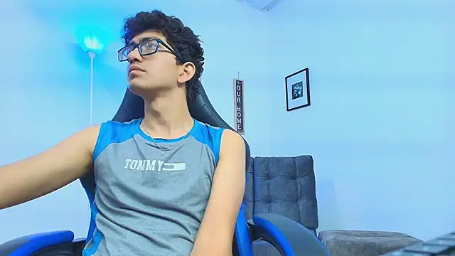 Snapshot of TylerWhite_ chatting on September 9, 4:34 am TylerWhite online show from September 9, 4:34 am
