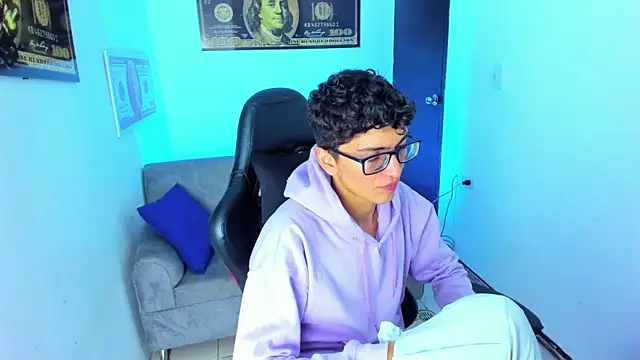 Snapshot of TylerWhite_ chatting on February 12, 2:56 am TylerWhite online show from February 12, 2:56 am