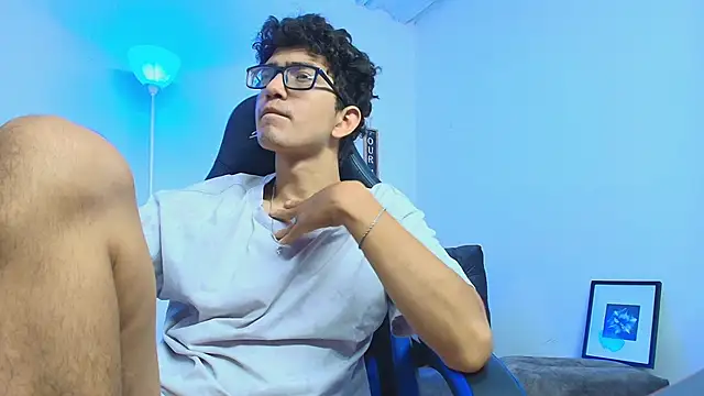 Snapshot of TylerWhite_ chatting on September 10, 4:44 am TylerWhite online show from September 10, 4:44 am