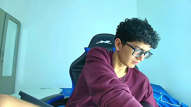 Snapshot of TylerWhite_ chatting on March 21, 3:22 am TylerWhite online show from March 21, 3:22 am