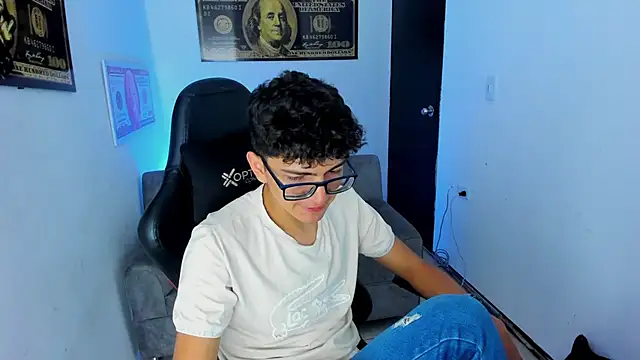 Snapshot of TylerWhite_ chatting on March 1, 2:48 am TylerWhite online show from March 1, 2:48 am