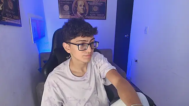 Snapshot of TylerWhite_ chatting on February 27, 3:03 am TylerWhite online show from February 27, 3:03 am
