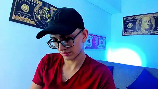 Snapshot of TylerWhite_ chatting on December 8, 10:14 pm TylerWhite online show from December 8, 10:14 pm