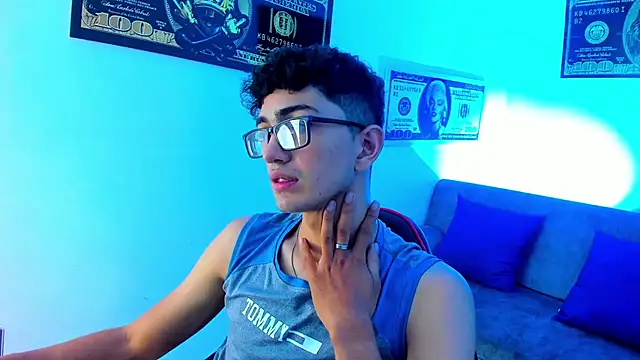 Snapshot of TylerWhite_ chatting on January 5, 3:00 am TylerWhite online show from January 5, 3:00 am