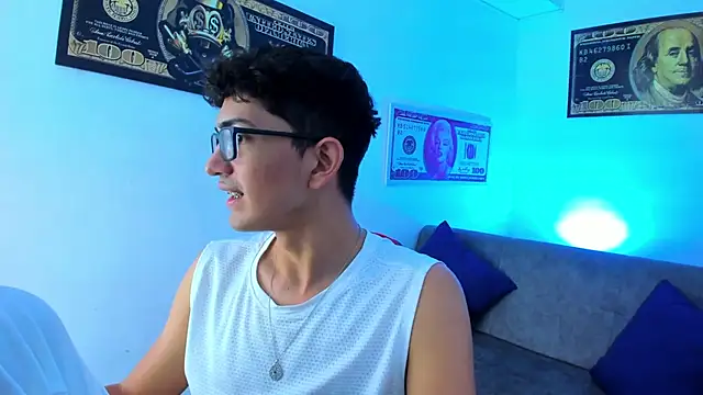 Snapshot of TylerWhite_ chatting on December 29, 3:00 am TylerWhite online show from December 29, 3:00 am