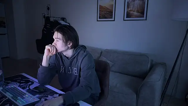 Snapshot of MarkusDean chatting on January 2, 10:37 am MarkusDean online show from January 2, 10:37 am