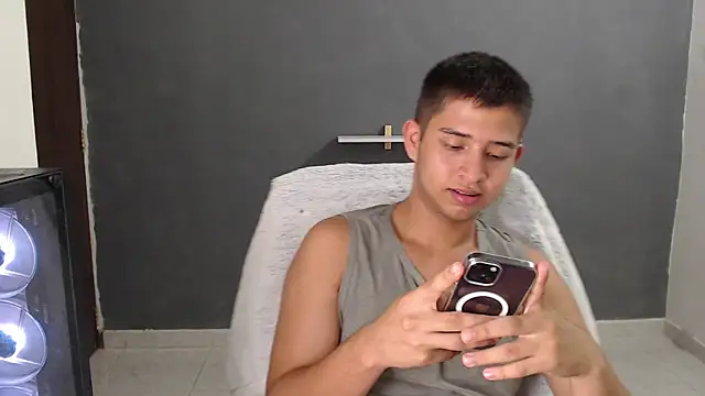 Snapshot of harold_18_ chatting on January 10, 7:32 pm harold 18 online show from January 10, 7:32 pm