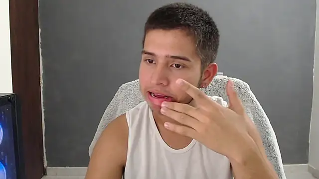 Snapshot of harold_18_ chatting on January 20, 7:25 pm harold 18 online show from January 20, 7:25 pm