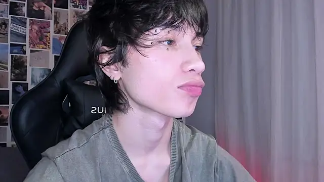 Snapshot of liamelf chatting on March 23, 4:59 am liamelf online show from March 23, 4:59 am