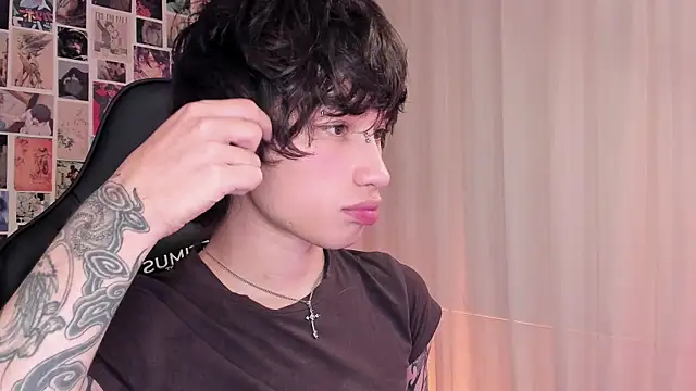 Snapshot of liamelf chatting on December 31, 2:19 am liamelf online show from December 31, 2:19 am