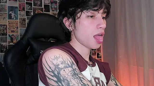 Snapshot of liamelf chatting on December 27, 7:08 am liamelf online show from December 27, 7:08 am