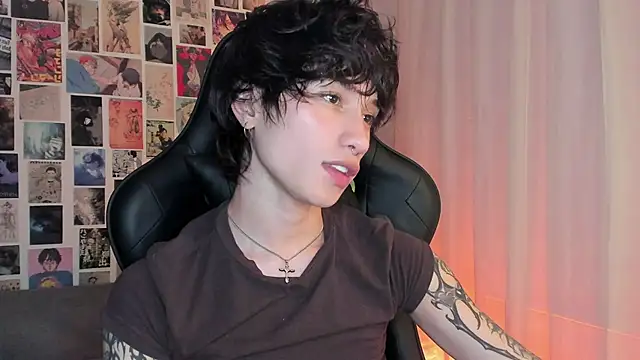 Snapshot of liamelf chatting on December 17, 6:13 am liamelf online show from December 17, 6:13 am