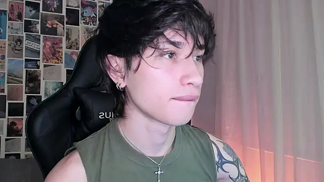 Snapshot of liamelf chatting on December 26, 6:30 am liamelf online show from December 26, 6:30 am