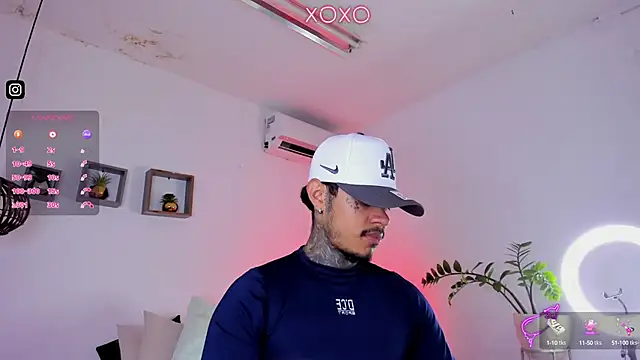 Snapshot of JordanSmiith_ chatting on January 24, 8:54 pm JordanSmiith online show from January 24, 8:54 pm