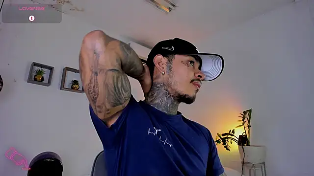 Snapshot of JordanSmiith_ chatting on February 18, 8:15 pm JordanSmiith online show from February 18, 8:15 pm