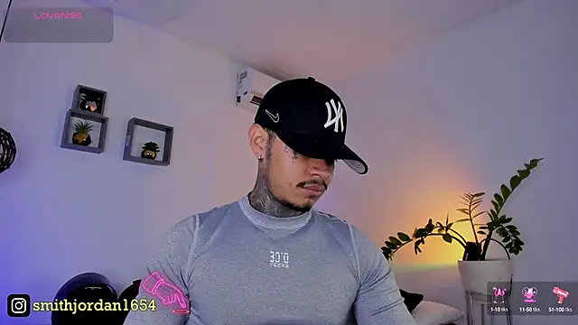 Snapshot of JordanSmiith_ chatting on March 13, 8:32 pm JordanSmiith online show from March 13, 8:32 pm