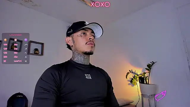 Snapshot of JordanSmiith_ chatting on February 8, 8:10 pm JordanSmiith online show from February 8, 8:10 pm