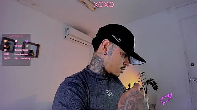 Snapshot of JordanSmiith_ chatting on February 5, 8:14 pm JordanSmiith online show from February 5, 8:14 pm