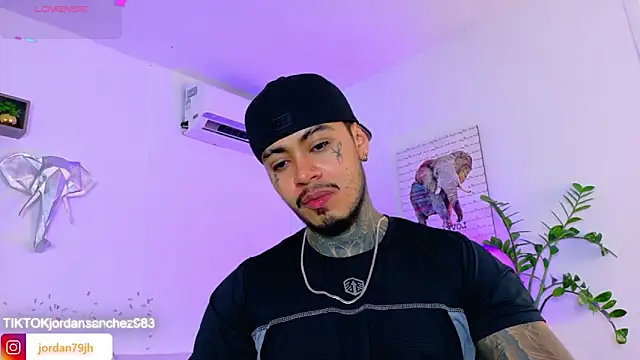 JordanSmiith  online show from April 20, 8:44 pm