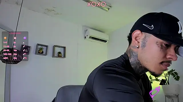 Snapshot of JordanSmiith_ chatting on February 3, 8:13 pm JordanSmiith online show from February 3, 8:13 pm