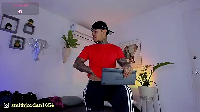 Snapshot of JordanSmiith_ chatting on March 18, 8:26 pm JordanSmiith online show from March 18, 8:26 pm