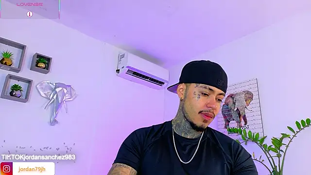 JordanSmiith  online show from May 31, 2:38 pm