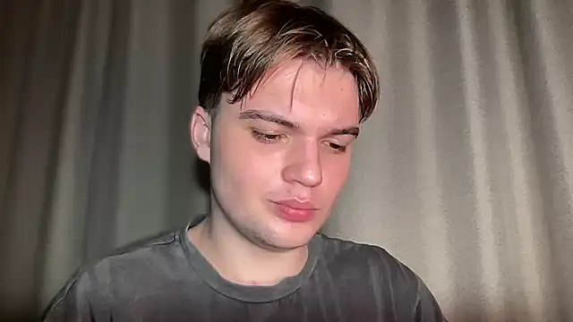 superfluboy  online show from February 14, 7:12 pm