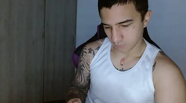 Snapshot of Sisoyalejo420 chatting on January 3, 9:26 pm Sisoyalejo420 online show from January 3, 9:26 pm