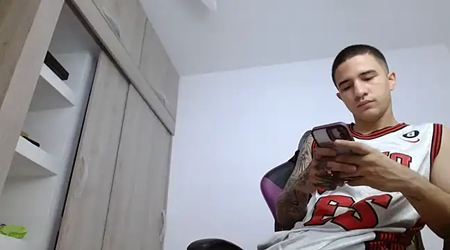 Snapshot of Sisoyalejo420 chatting on December 2, 2:50 pm Sisoyalejo420 online show from December 2, 2:50 pm