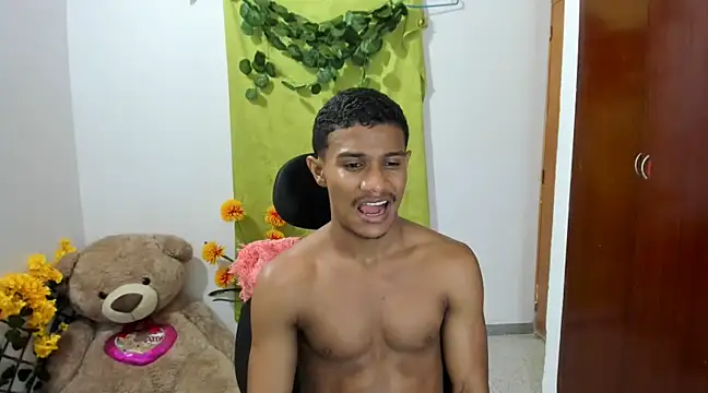 Snapshot of corzoethan chatting on January 25, 11:32 pm corzoethan online show from January 25, 11:32 pm