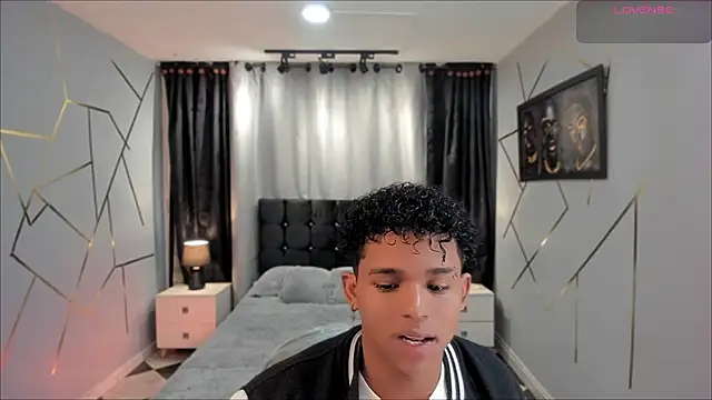 Snapshot of Noah_Smith04 chatting on February 22, 1:55 pm Noah Smith04 online show from February 22, 1:55 pm
