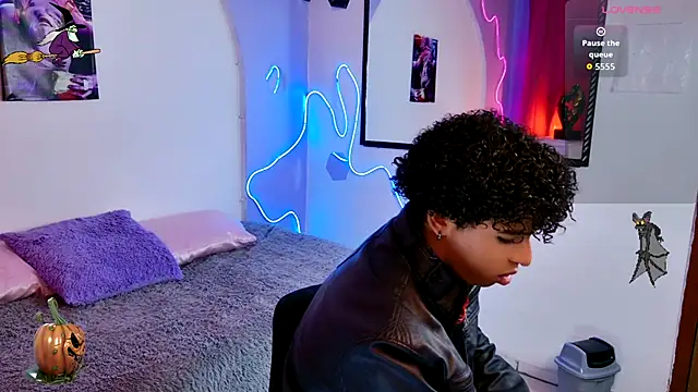 Noah Smith04 online show from October 25, 8:21 pm