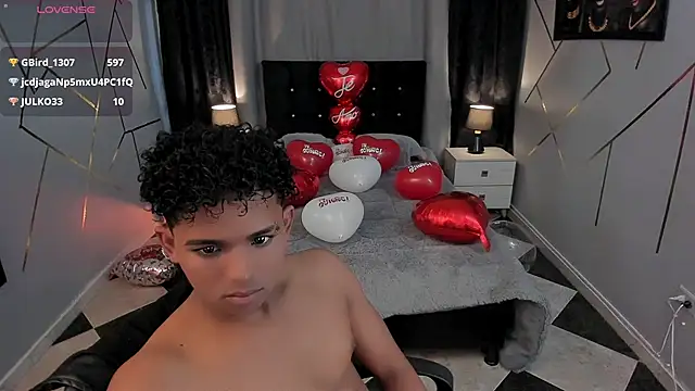 Snapshot of Noah_Smith04 chatting on February 15, 10:43 pm Noah Smith04 online show from February 15, 10:43 pm