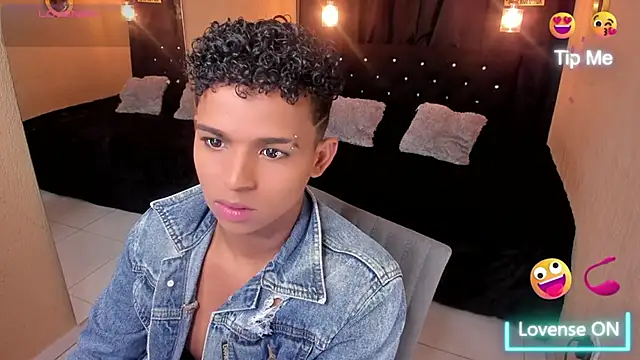 Snapshot of Noah_Smith04 chatting on March 9, 9:25 pm Noah Smith04 online show from March 9, 9:25 pm