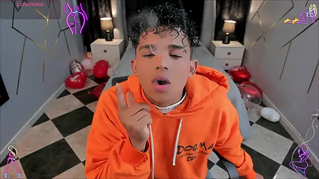 Snapshot of Noah_Smith04 chatting on February 16, 12:32 pm Noah Smith04 online show from February 16, 12:32 pm