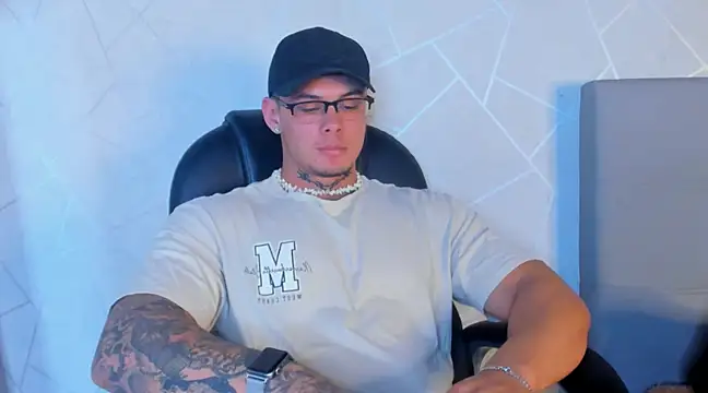 NoahhBrown online show from February 8, 2:58 am