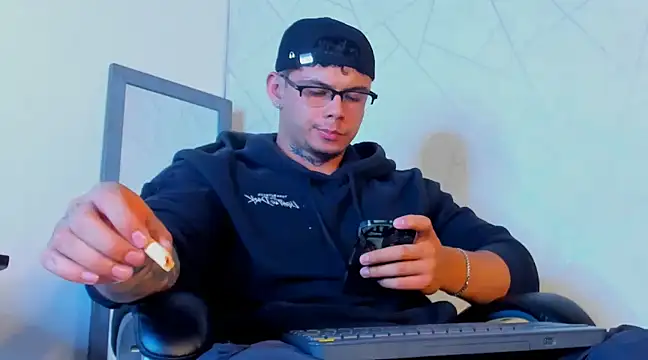 NoahhBrown online show from February 12, 3:18 am