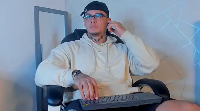 NoahhBrown online show from February 14, 3:33 am