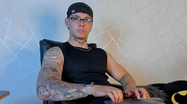 NoahhBrown online show from December 5, 3:59 am