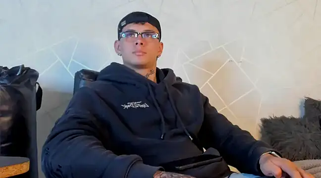 NoahhBrown online show from December 15, 3:24 am