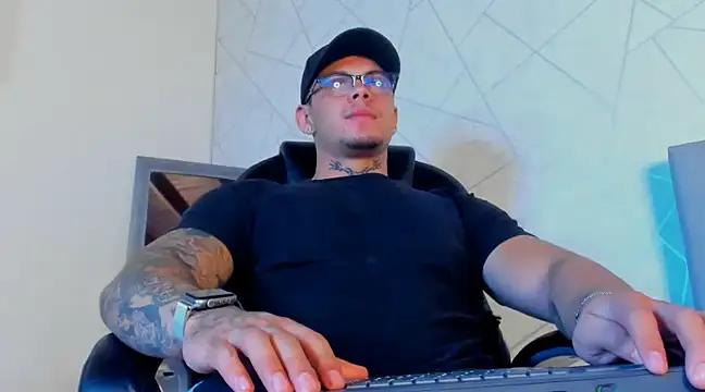 NoahhBrown online show from February 17, 12:32 am