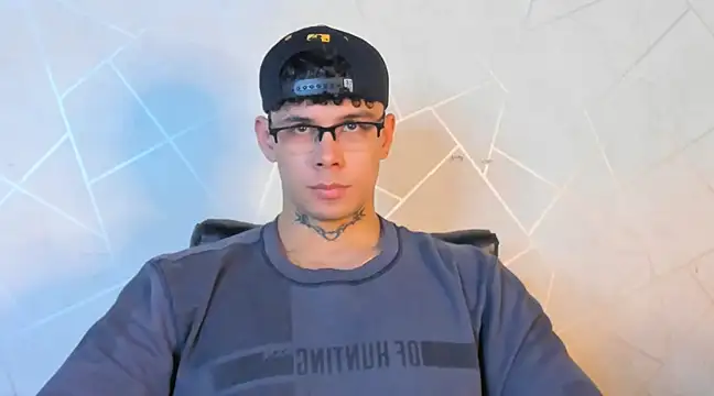 NoahhBrown online show from December 4, 3:04 am