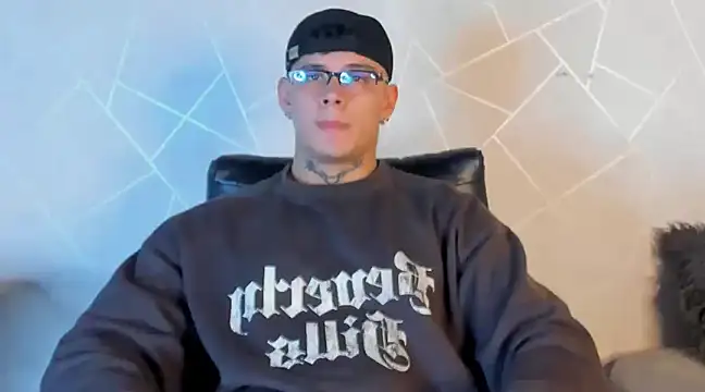 NoahhBrown online show from December 29, 3:44 am