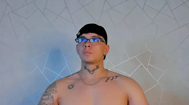 NoahhBrown online show from December 7, 3:25 am